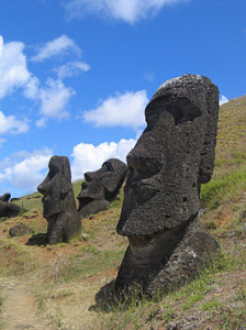 266px-Moai_Rano_raraku