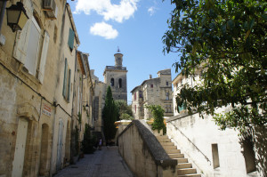 Uzes 2