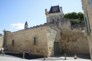 Uzes 4