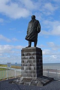 220px-standbeeld_lely_afsluitdijk