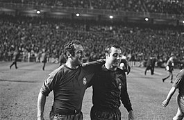 266px-real_madrid_tegen_ajax_2-1-_gento_links_en_veloso_die_de_doelpunten_maakten_bestanddeelnr_920-7773